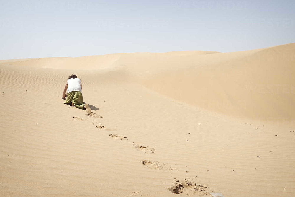 man-crawling-on-all-fours-alone-in-the-desert-BMAF000131.jpg