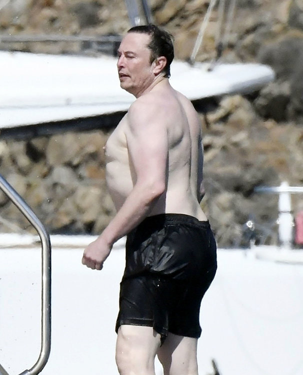 elon-musk-shirtless-mykonos-05.thumb.jpg.c1ae709621978749162dcf42d5e027e0.jpg